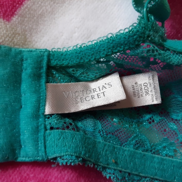 36DD VS Dream Angel's Plunge Bra - Picture 4 of 5